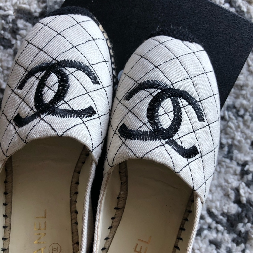 ❌SOLD❌ Chanel Espadrilles- quilted black & beige